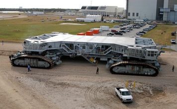 Crawler-transporter Crawler-transporter