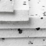 styropian w czarne kropki