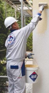 PRZY OBNIŻONYCH TEMPERATURACH malowanie tynku