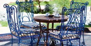 Renowacja metalowych przedmiotów stolik_do_ogrodu