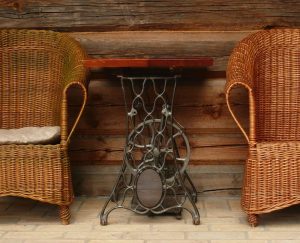 Renowacja metalowych przedmiotów stolik_retro_z_maszyny_do_szycia