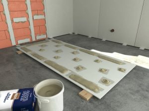 przyklejanie płyt gipsowych 01